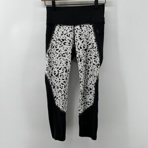 Athleta‎ Women XS Black White Printed Stealth TruCool Capri Leggings Athleisure